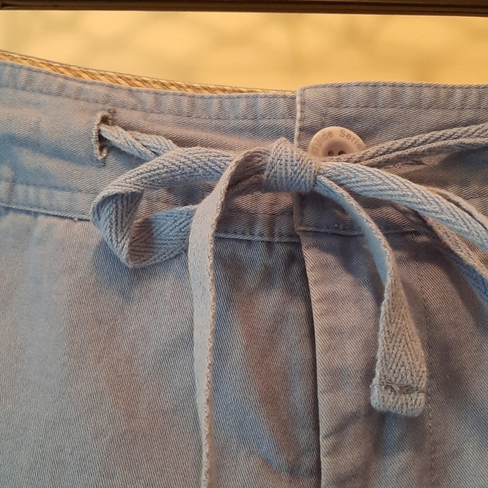 Shorts - Picture 2 of 3